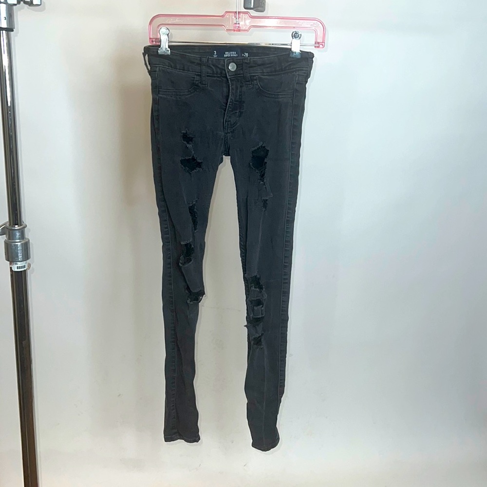 Stir size 26 waist women’s skinny jeans ripped holes in front